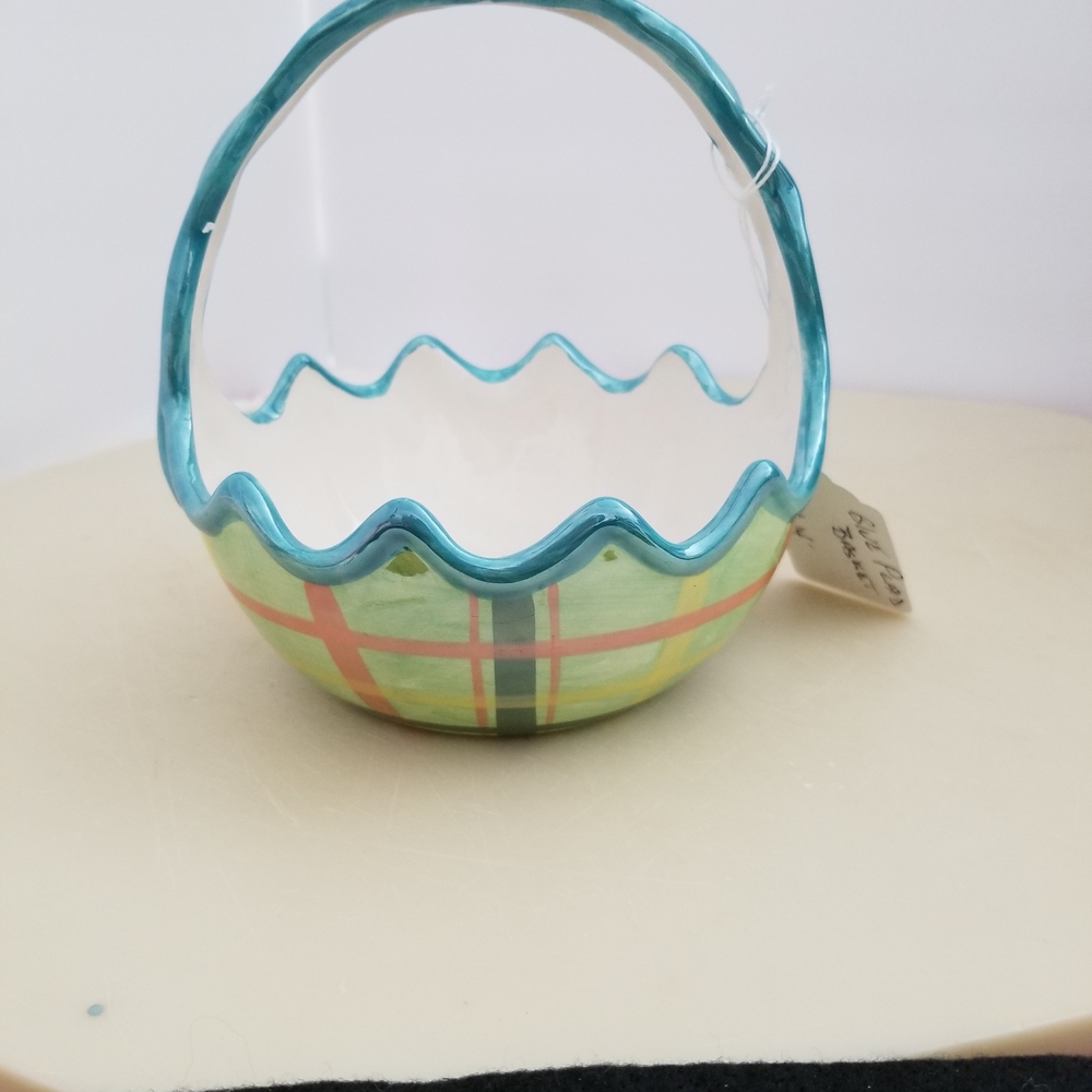 Unk Plaid Ceramic Basket with Blue Handle